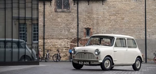 Произведени: 5,3 милиона бройки

Цена като нов/сега: &pound;497 (1959)/&pound;15 000-&pound;30 000

Може да има само един победител - и Mini спечели с единодушно гласуване от редакционния екип на Auto Express. Стартира като проект в разгара на горивната криза в края на петдесетте години. Легендарният дизайнер Алек Исигонис получи задача от British Motor Corporation (BMC) да достави компактен автомобил под 3 метра, който може да превози четиричленно семейство. За сравнение едно модерно BMW Mini е почти метър по-дълго.

И все пак творението на Исигонис не постигна успеха за една нощ, на който се надяваха създателите му. Може би британската публика е била твърде консервативна или твърде свикнала със скучните седани (с три кутии) като Ford Anglia или Rover P4. Едва след като Mini стана любим на знаменитости и състезатели, популярността му скочи. Ех, тази мода.

Тунинг уменията на Джон Купър превърнаха Mini в състезателен звяр. Автомобилите му печелеха победи в различни ралита, включително 4 пъти поред на рали "Монте Карло".
 
Повече от 5,3 милиона от оригиналния Mini бяха произведени в завода на фирмата в Оксфорд, а 1,6 милиона бяха продадени в Обединеното кралство. Модерното Mini също се утвърди като култов автомобил, но така и не стигна особения статус на първия в историята.